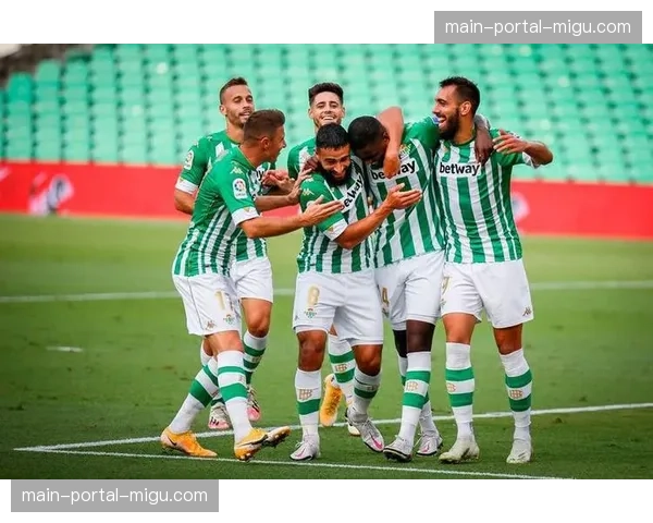 三中卫体系风行：解析皇马、皇家贝蒂斯如何通过变阵提升防守稳定性